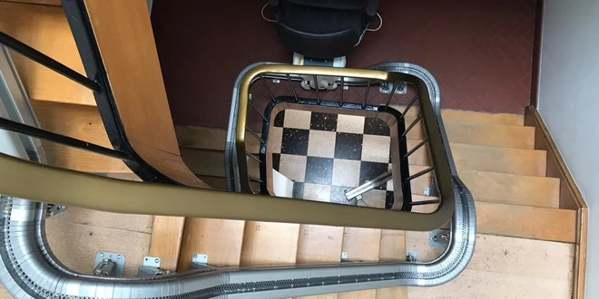 بالابر پله چرخشی